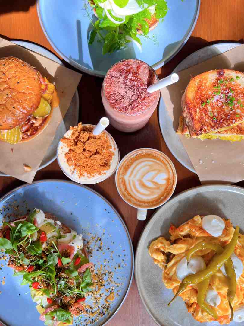 Where to Eat on the Sunshine Coast: Breakfast Sandwiches, Cafés & Local Faves