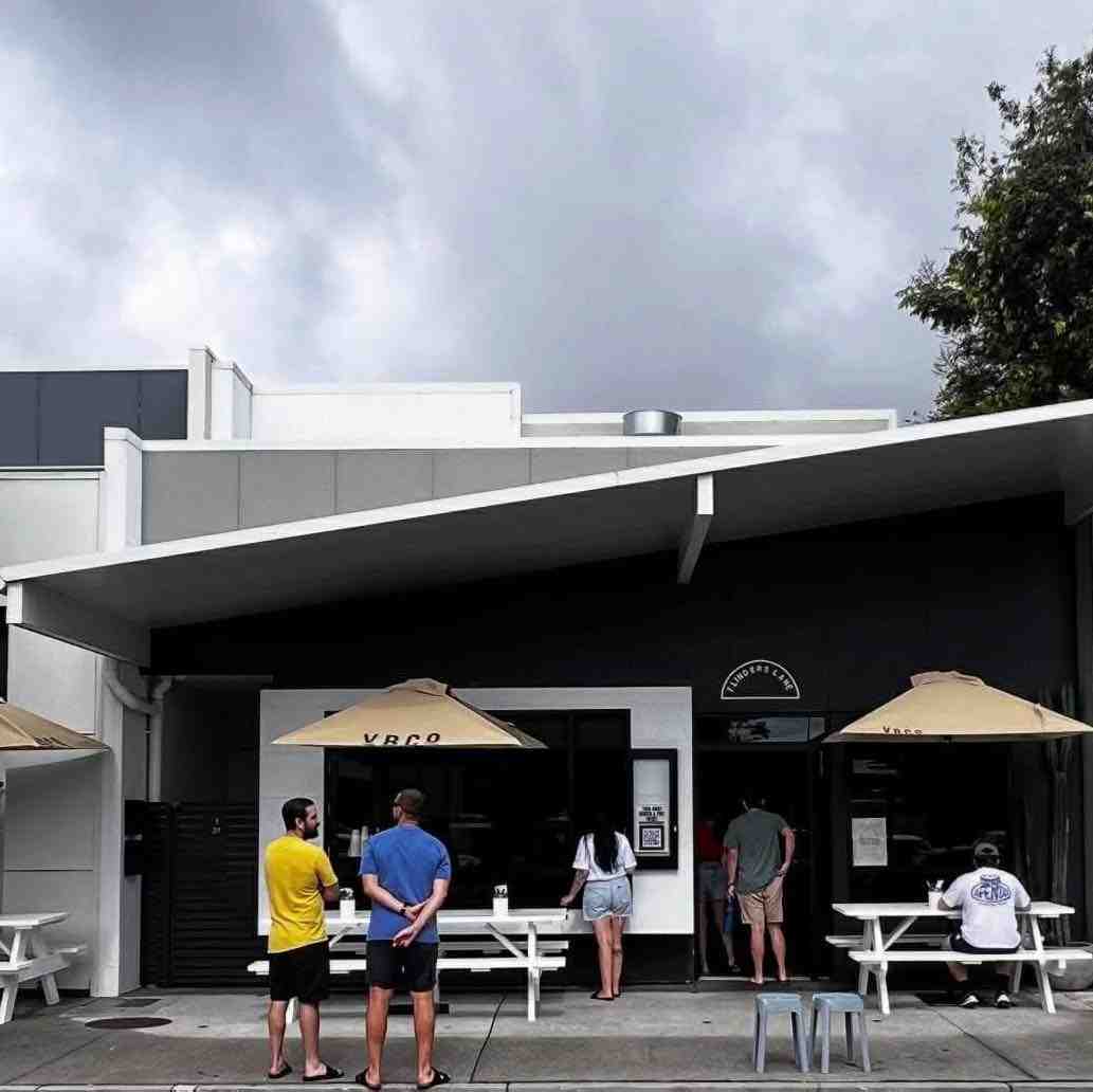 Unwind at Flinders Lane Cafe: Alfresco Dining with Your Furry Friend